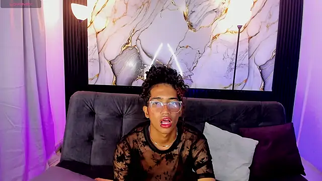 Snapshot of triiangel_latinboy chatting on June 2026 12:18:01 PM triiangel latinboy online show from June 2026 12:18:01 PM