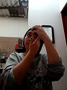 AlaiaLux online show from April 2026 09:06:02 PM