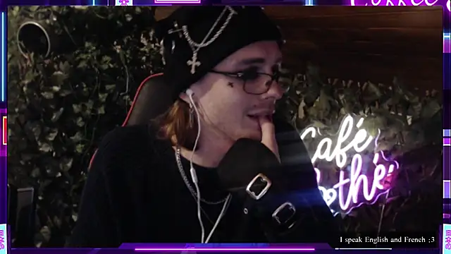 SkinnyAlex1312 online show from April 2026 02:24:01 PM