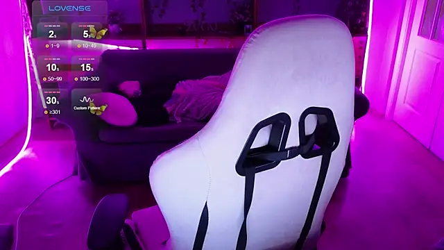 QwertyAnnie Lbo online show from April 2026 06:10:01 PM