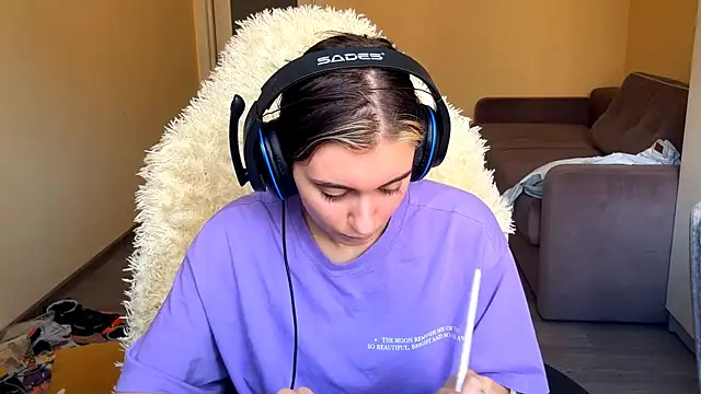 LueIvins online show from April 2026 07:15:02 AM