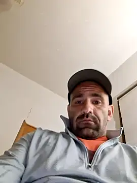 Snapshot of fitguy4u chatting on May 2026 06:40:01 AM fitguy4u online show from May 2026 06:40:01 AM