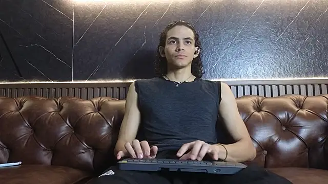 LucaAlessi online show from April 2026 01:26:01 PM