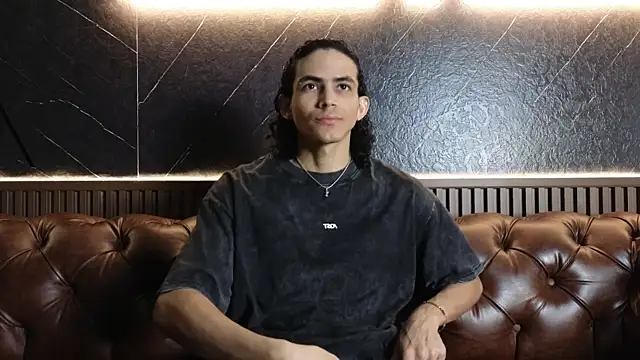 LucaAlessi online show from April 2026 01:25:02 PM