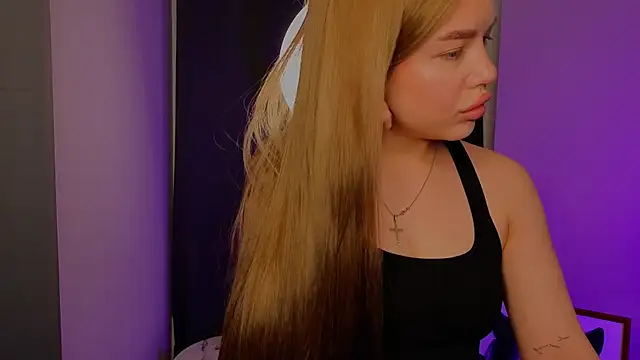 DelenaRines online show from April 2026 07:05:02 PM