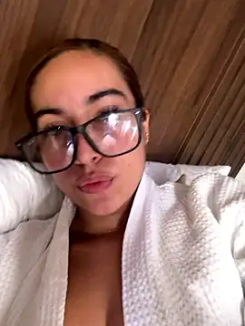 Aitana Lux online show from April 2026 07:28:02 PM