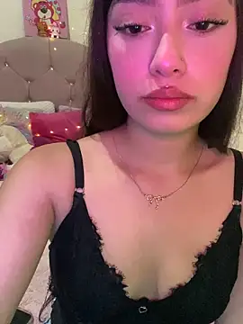 Miakittyyy online show from April 2026 02:38:01 PM