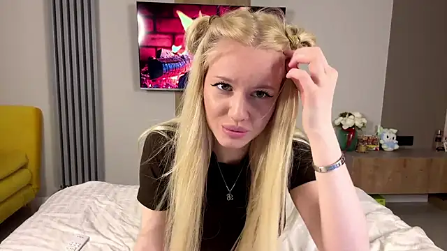 moonavelle online show from July 2026 09:09:02 PM