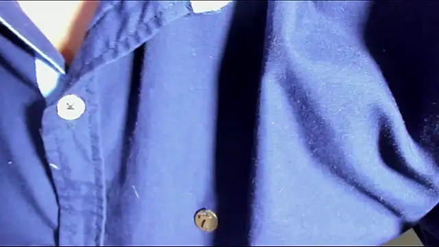 Im Axiel online show from April 2026 12:11:02 AM