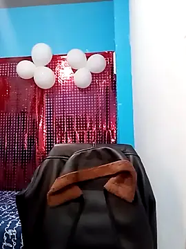 carolinhe26 online show from April 2026 11:16:01 PM