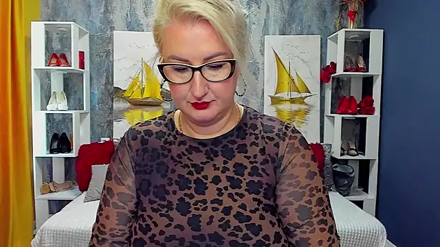 Snapshot of DianaFrances chatting on April 2026 09:45:01 AM DianaFrances online show from April 2026 09:45:01 AM