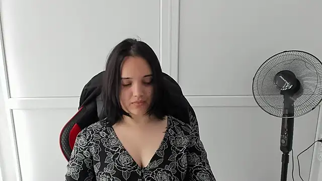 Snapshot of Caroline_cutte chatting on June 2026 06:47:02 AM Caroline cutte online show from June 2026 06:47:02 AM