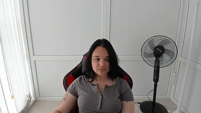 Snapshot of Caroline_cutte chatting on June 2026 06:48:02 AM Caroline cutte online show from June 2026 06:48:02 AM