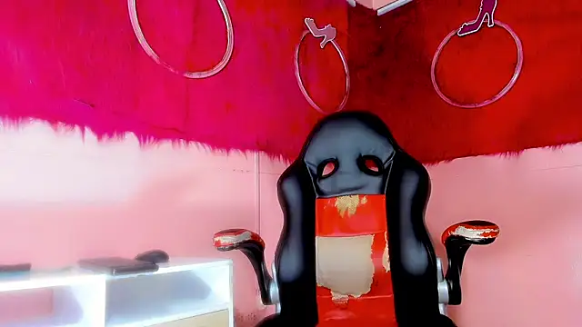 Leonela Castro  online show from April 2026 11:47:01 AM