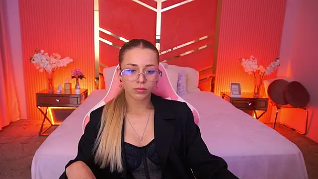 Snapshot of DoveLovee chatting on May 2026 05:58:02 AM DoveLovee online show from May 2026 05:58:02 AM