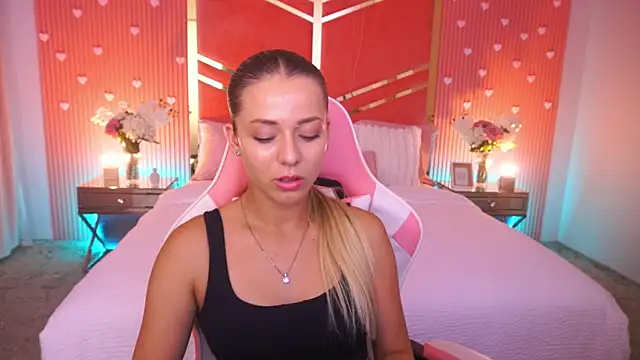 DoveLovee online show from July 2026 12:33:01 PM