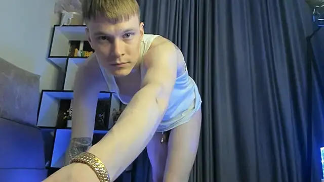 TwinkWhite online show from April 2026 09:39:33 PM