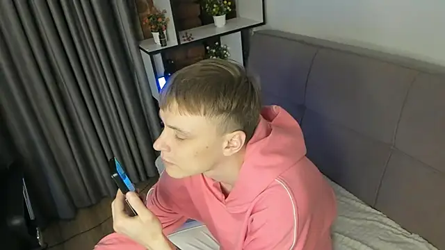 TwinkWhite online show from April 2026 10:23:02 PM