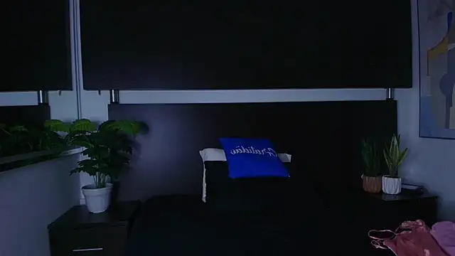 Scarlet  noir online show from April 2026 12:39:01 PM