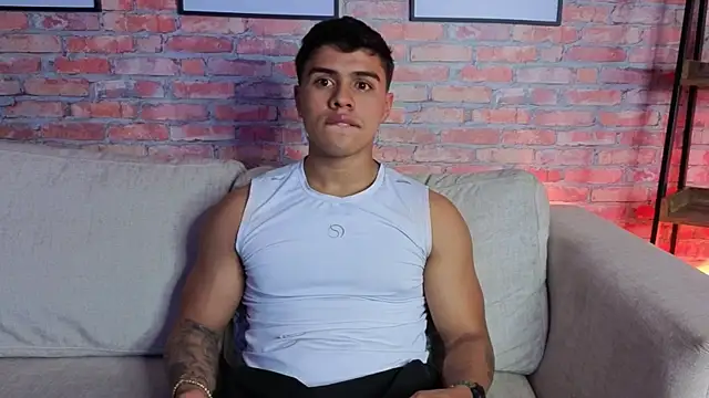 AARON SKYLON online show from April 2026 01:53:01 AM