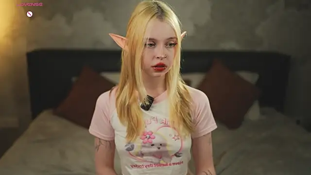 Snapshot of ElvenCat chatting on April 2026 04:11:01 PM ElvenCat online show from April 2026 04:11:01 PM