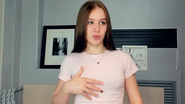 KareenLivingston online show from April 2026 07:11:01 AM