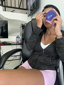 AMARA21 online show from April 2026 01:14:01 PM