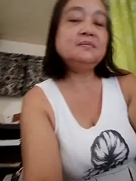 jeanyummytits online show from June 2026 12:04:01 AM