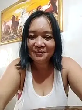 jeanyummytits online show from June 2026 11:09:02 PM