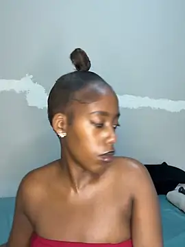 petite bee online show from April 2026 04:55:01 PM