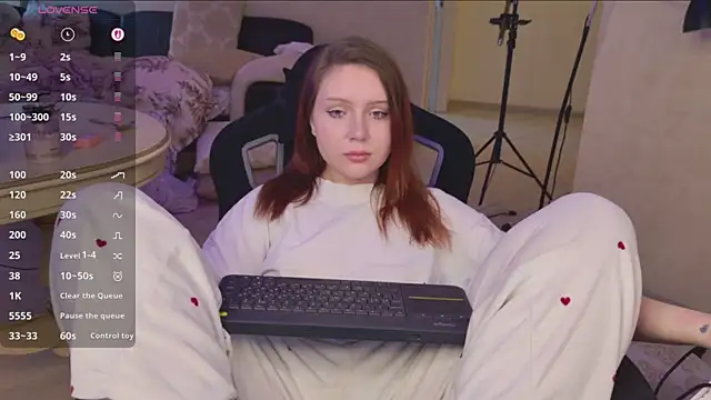 YouHoldMee online show from May 2026 05:45:01 AM