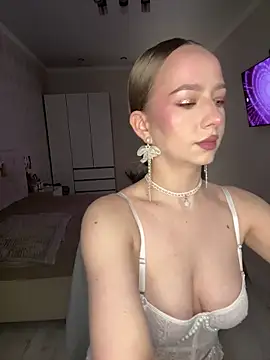 AlisaPearl online show from April 2026 09:39:33 PM