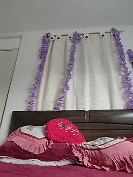 Snapshot of LuluDream chatting on July 2026 06:45:01 PM LuluDream online show from July 2026 06:45:01 PM