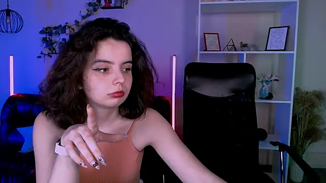 nikki kiss  online show from June 2026 08:27:02 AM