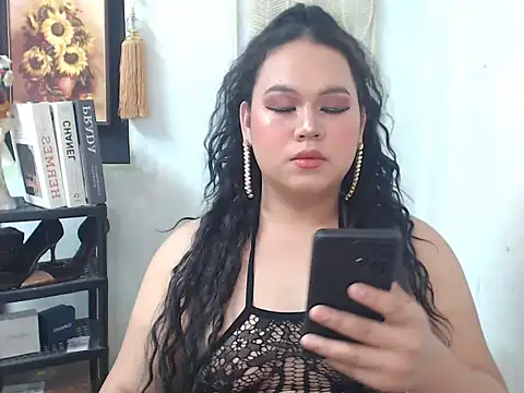 BigHotMAMALICIOUS online show from April 2026 04:39:01 PM