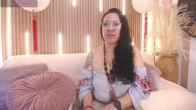 Velvet Curly online show from June 2026 12:28:02 PM