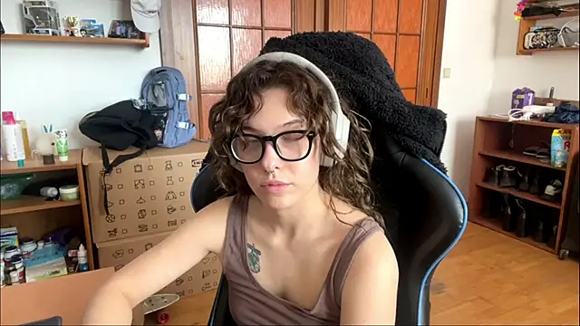 PillowPeachX online show from May 2026 09:36:01 AM