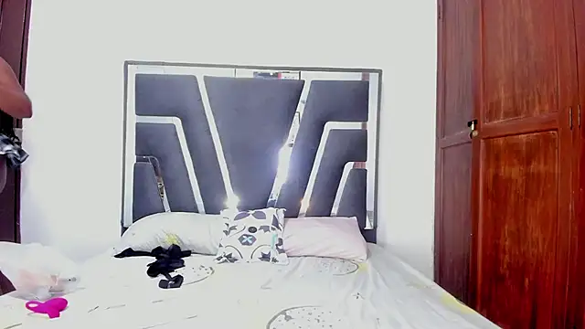 Miarussel2  online show from April 2026 12:00:02 PM