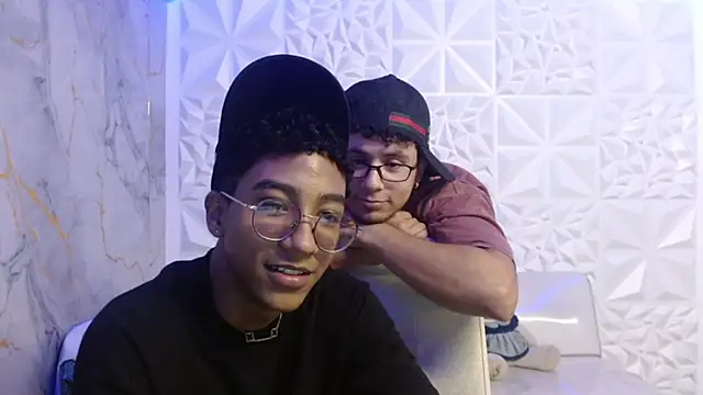 goldenjyj online show from April 2026 07:49:01 PM