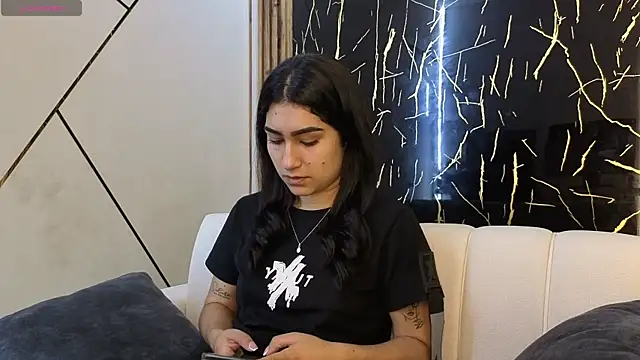 Julianas pm online show from April 2026 04:41:02 PM