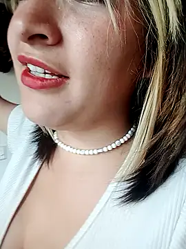 HannaJonnes  online show from April 2026 06:10:01 PM