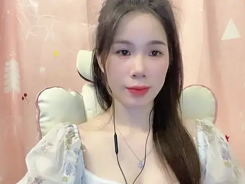 Snapshot of Luna3579 chatting on May 2026 05:10:02 PM Luna3579 online show from May 2026 05:10:02 PM