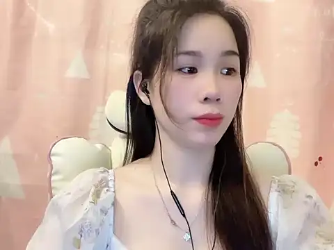 Snapshot of Luna3579 chatting on May 2026 07:24:02 AM Luna3579 online show from May 2026 07:24:02 AM