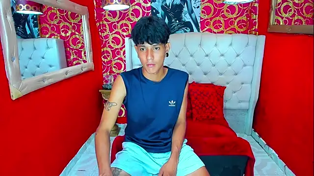 straightyoungpein online show from April 2026 04:40:01 AM