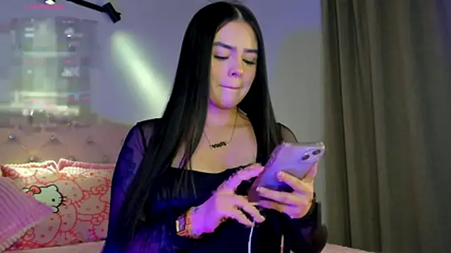 Snapshot of holly444_ chatting on July 2026 04:37:01 AM holly444 online show from July 2026 04:37:01 AM