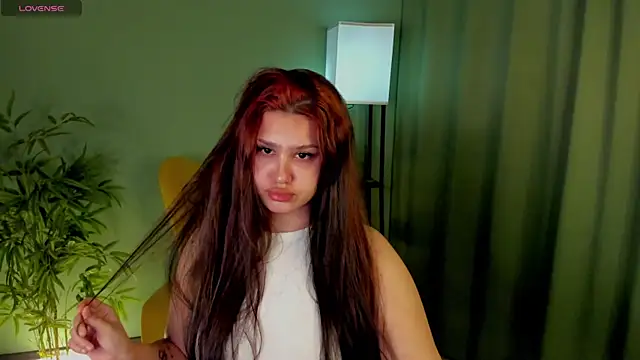 nicolewoss online show from April 2026 04:12:01 AM