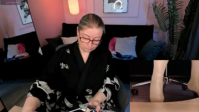 Alexandra Kind online show from June 2026 08:58:01 PM