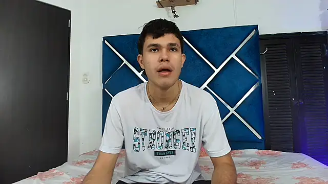 Snapshot of EdwinBoys chatting on June 2026 01:20:02 PM EdwinBoys online show from June 2026 01:20:02 PM