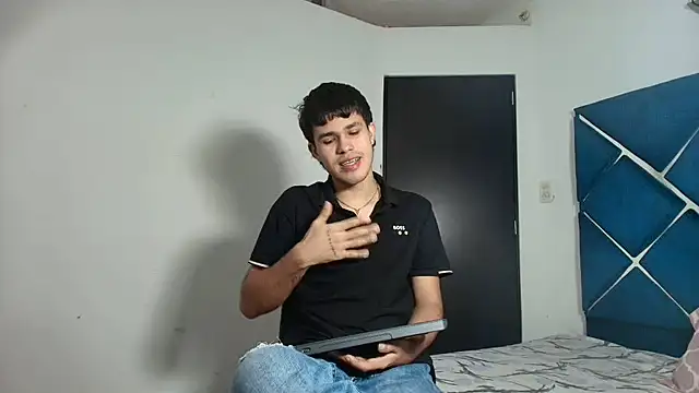 Snapshot of EdwinBoys chatting on June 2026 01:04:01 PM EdwinBoys online show from June 2026 01:04:01 PM