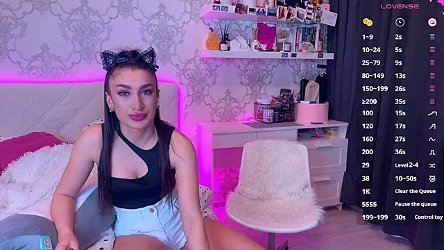 Snapshot of MyNaomi chatting on April 2026 06:10:01 PM MyNaomi online show from April 2026 06:10:01 PM